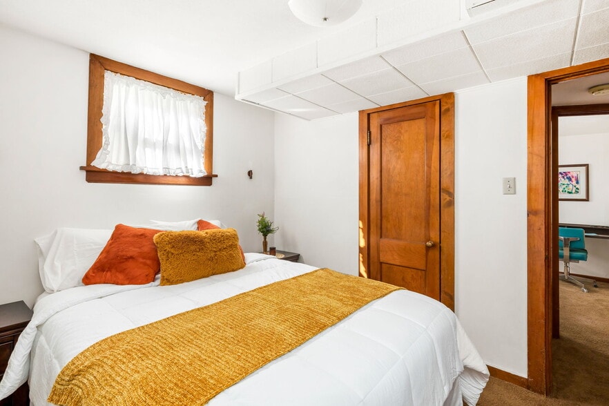 Building Photo - 1912 7th Ave S