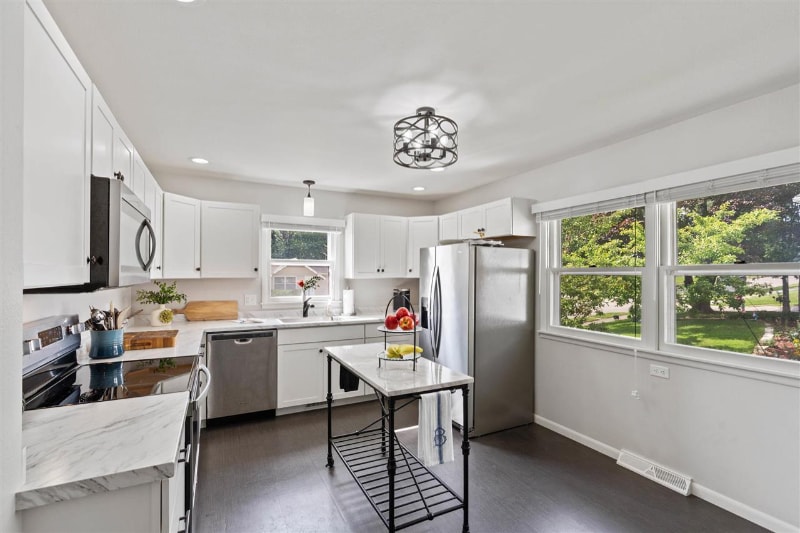 Building Photo - 1100 Dover St