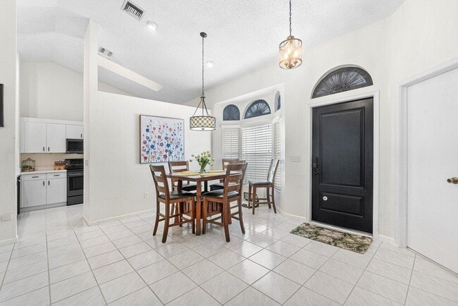 Building Photo - 12842 Meadowbend Dr