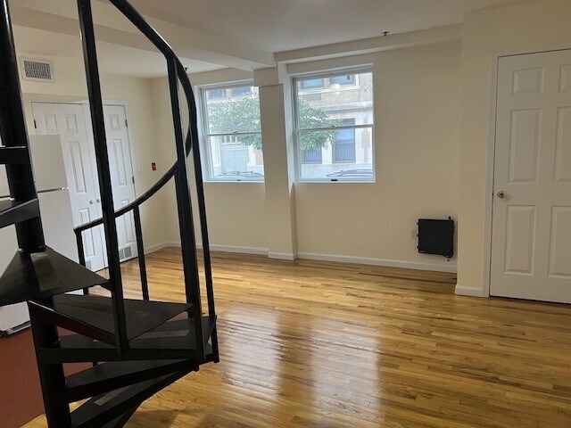 Building Photo - 419 5th St