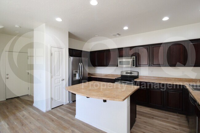 Building Photo - 3813 E Santa Fe Ln