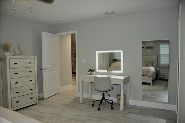 Building Photo - 1194 S Lassonde St