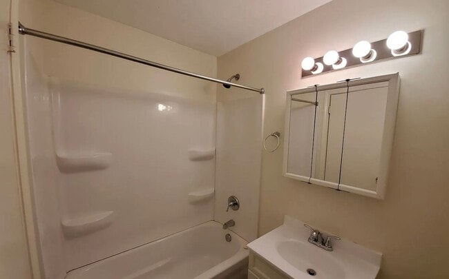 Building Photo - 912 W Winding Way