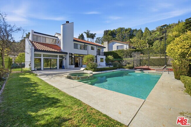 Building Photo - 2846 Royston Pl