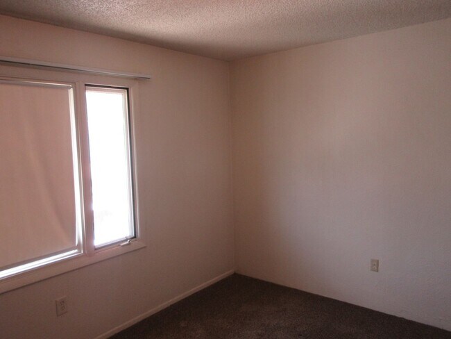 Building Photo - 1803 S Gillette Ave
