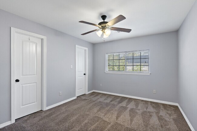 Building Photo - Pre-Leasing for Summer 2025 Move-In, First...