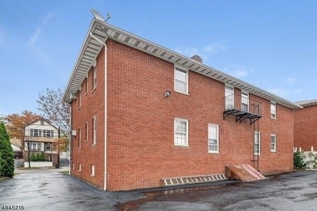 Building Photo - 416 Faitoute Ave