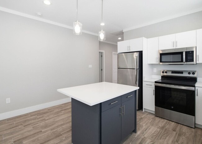 Building Photo - Modern 3 Bedroom Home Minutes from Downtown San Antonio
