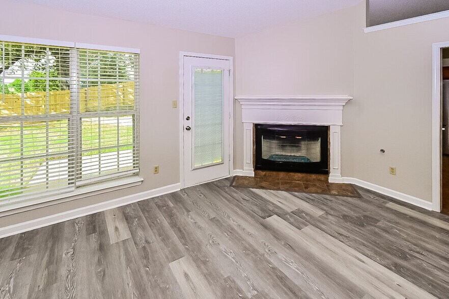 Building Photo - 1700 Brentwood Trce