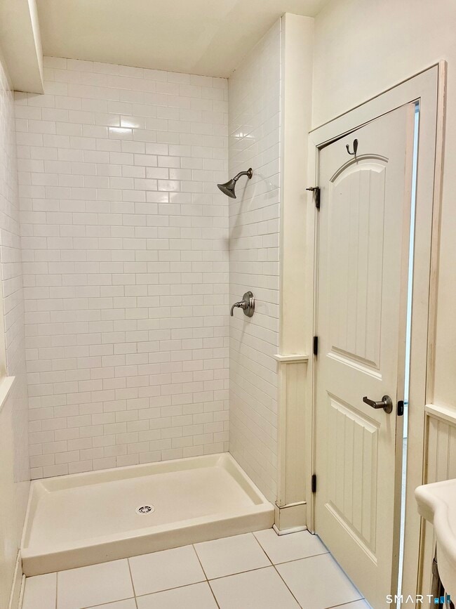 Building Photo - 1343 Boston Post Rd