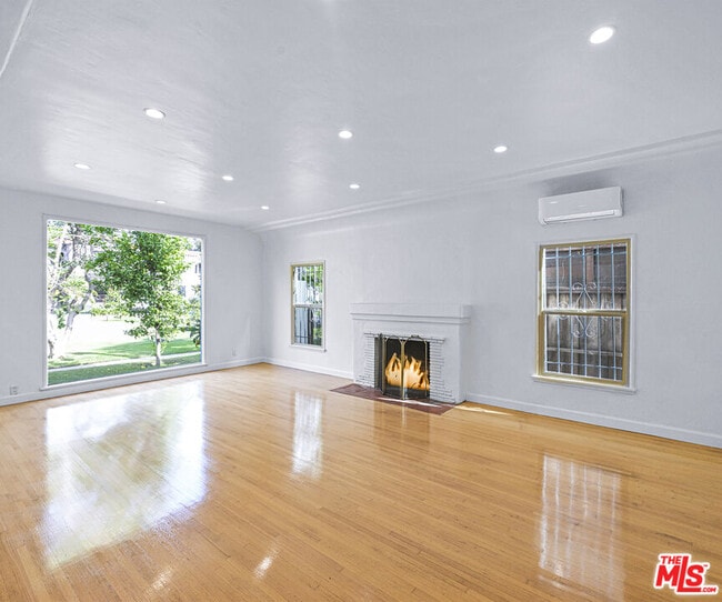 Building Photo - 1119 S Crescent Heights Blvd