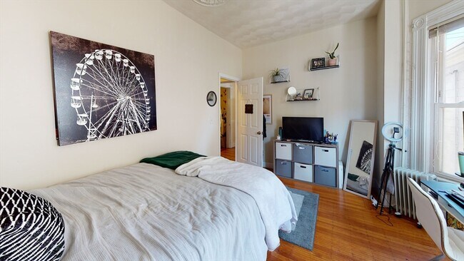 Building Photo - 27 Falcon St