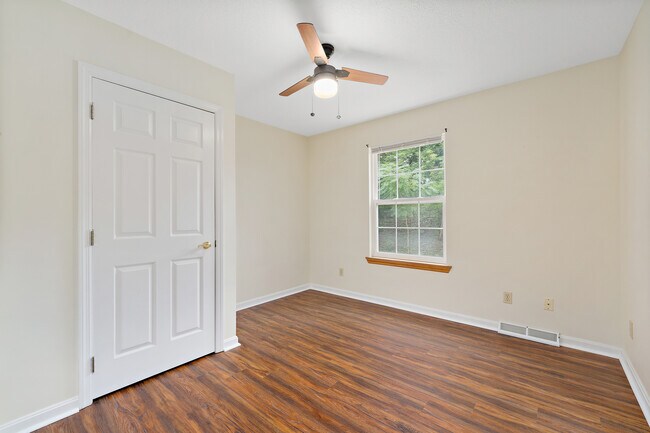 2nd bedroom - 1008 Middletown Rd