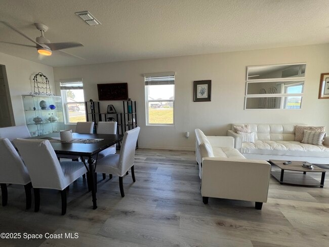 Building Photo - 976 Trinity St