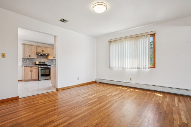 Building Photo - 2402 Hammett Ave