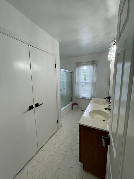 Building Photo - 11667 Timberly Waye