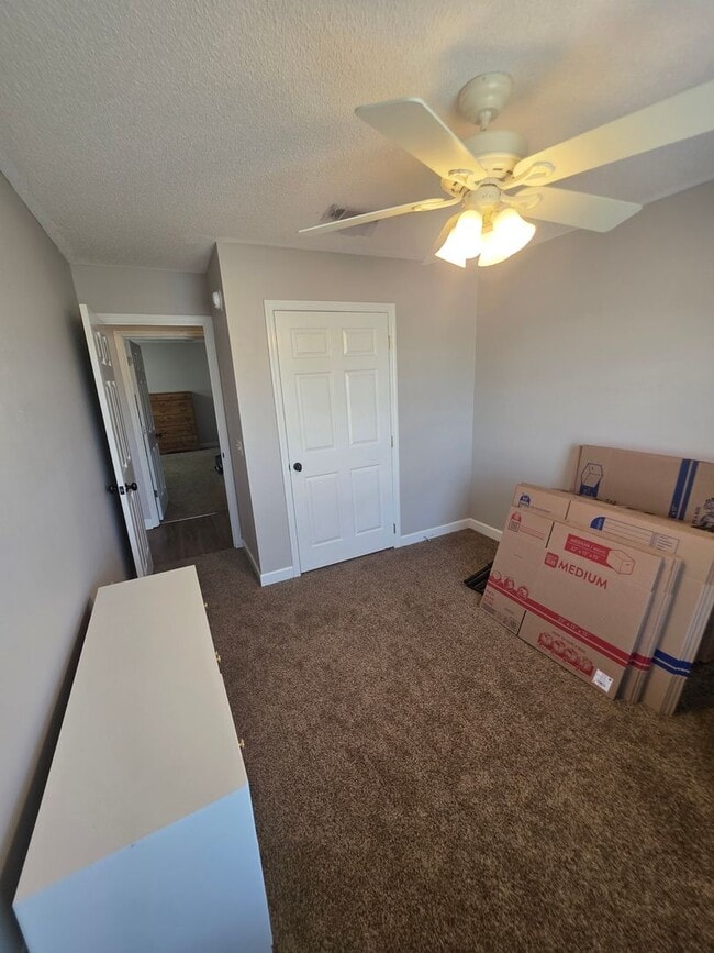 Building Photo - Available May! Non-Furnished Unit!