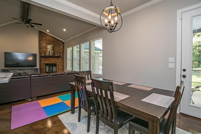 Building Photo - 18310 Timber Oaks Dr