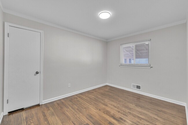 Building Photo - 31611 Lonnie Blvd