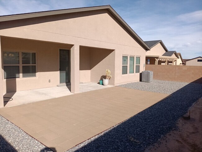 Building Photo - 3 Bedroom, 2.5 Bathroom Home! Schedule a Showing Today!