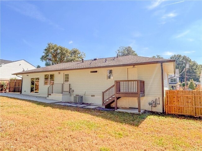 Building Photo - 1912 Canmont Dr NE