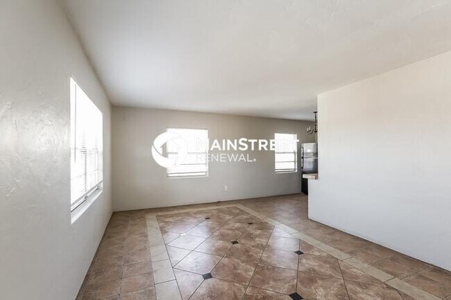 Building Photo - 3 Bedroom Pet-Friendly Home in Phoenix, AZ with Main Street Renewal