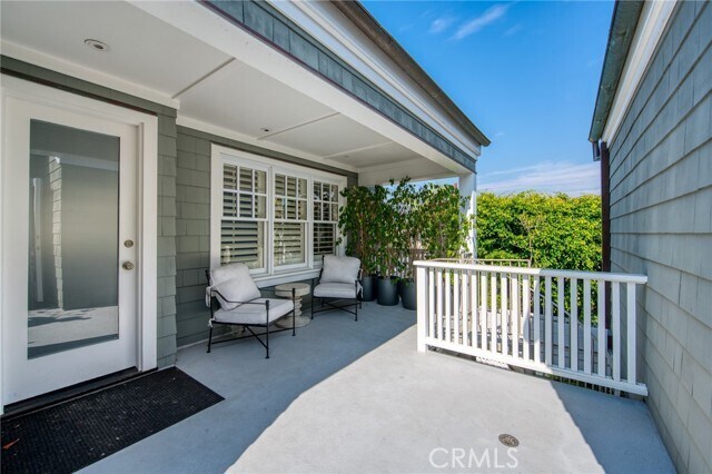 Building Photo - 325 Poppy Ave