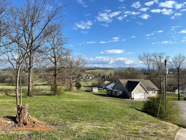 Building Photo - Looking for a ranch in Blount county?