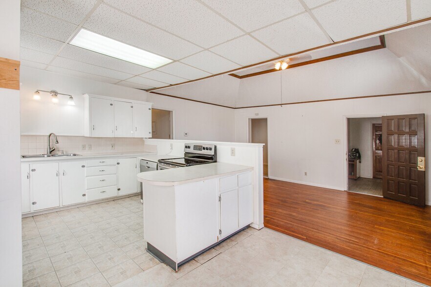 Building Photo - 3529 Vernon Drive
