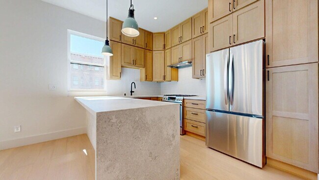 Building Photo - Modern, Convenient, Bright, Renovated 3BR/1BA Top Floor Flat with Dishwasher & In Unit Laundry
