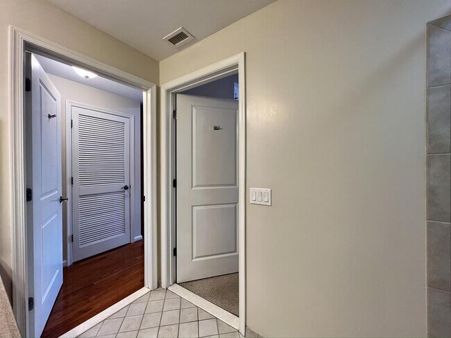 Building Photo - 1390 Kenyon St NW