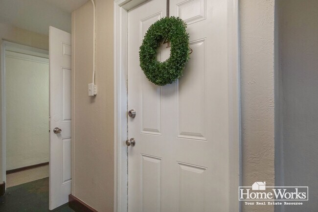 Building Photo - 601 W Lasalle Ave