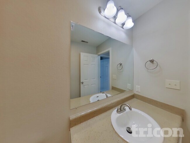 Building Photo - 5477 Wood Hollow Dr