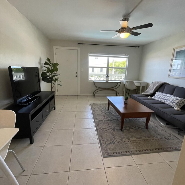 Building Photo - 3915 S Flagler Dr