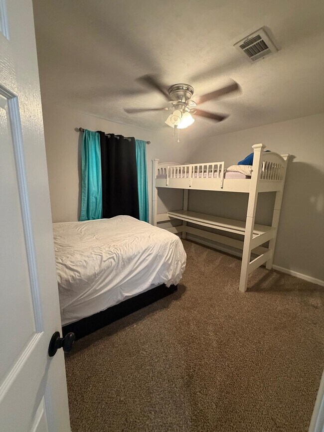 Building Photo - 4540 Eltham Park