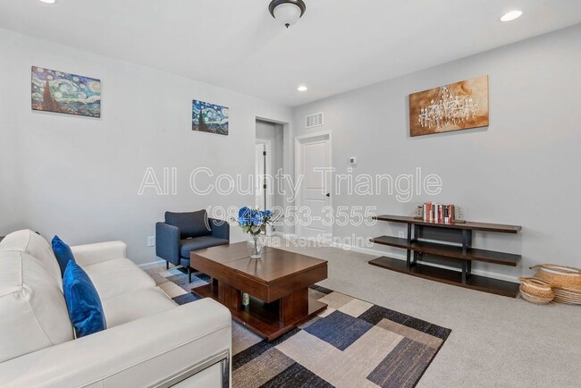 Building Photo - 504 Flip Trail