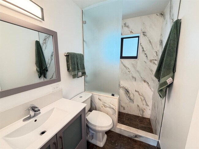 Building Photo - 101 SE 14th Pl