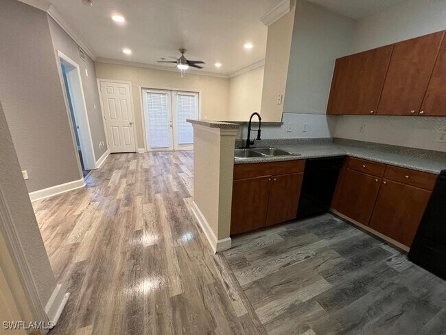 Building Photo - 202 E South St