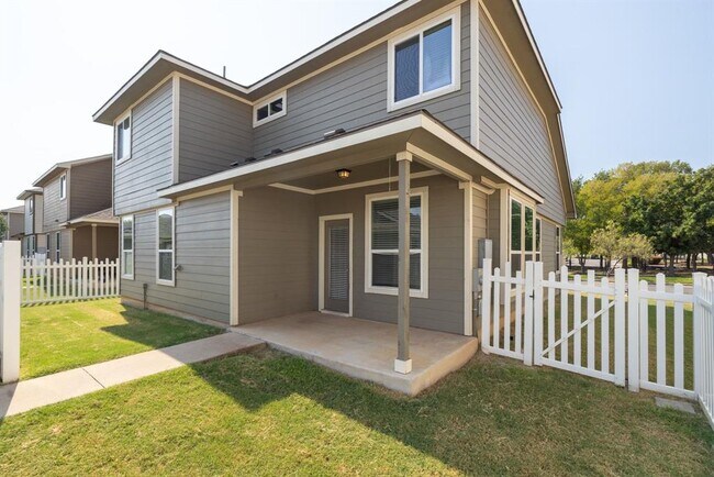 Building Photo - 1704 Willow Vista