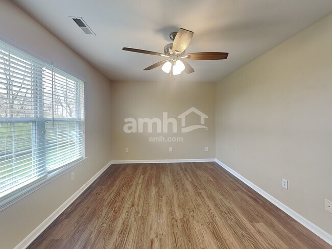 Building Photo - 38 E Flat Rock Dr