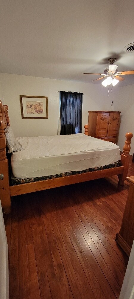 Building Photo - 705 N Elm St