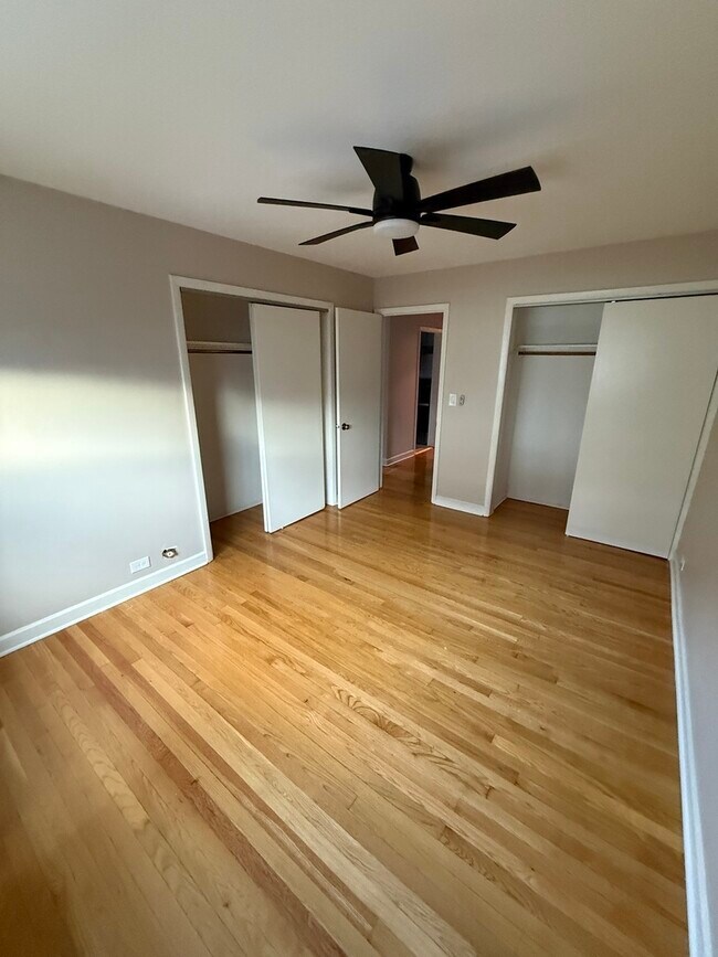 Building Photo - 3852 N Elston Ave