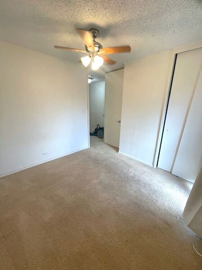 Building Photo - 4 bed/ 2 bath Townhome in Makakilo, Utilit...
