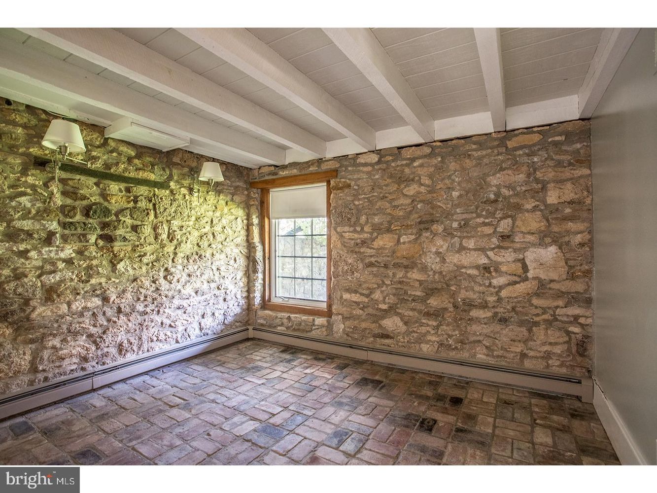 Building Photo - 6054 Honey Hollow Rd