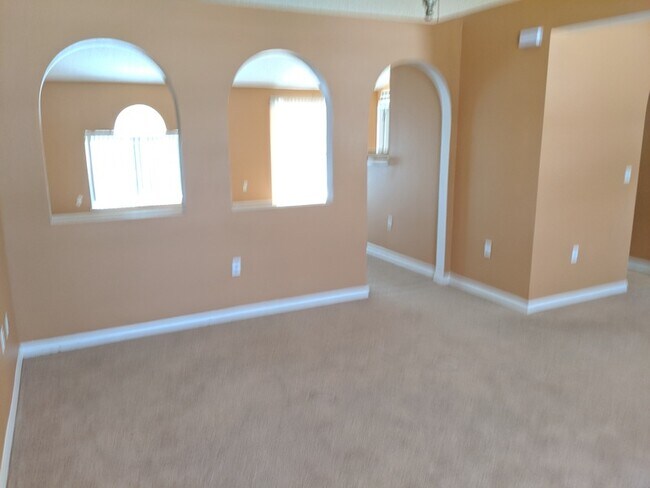Building Photo - 1907 Manatee Dr