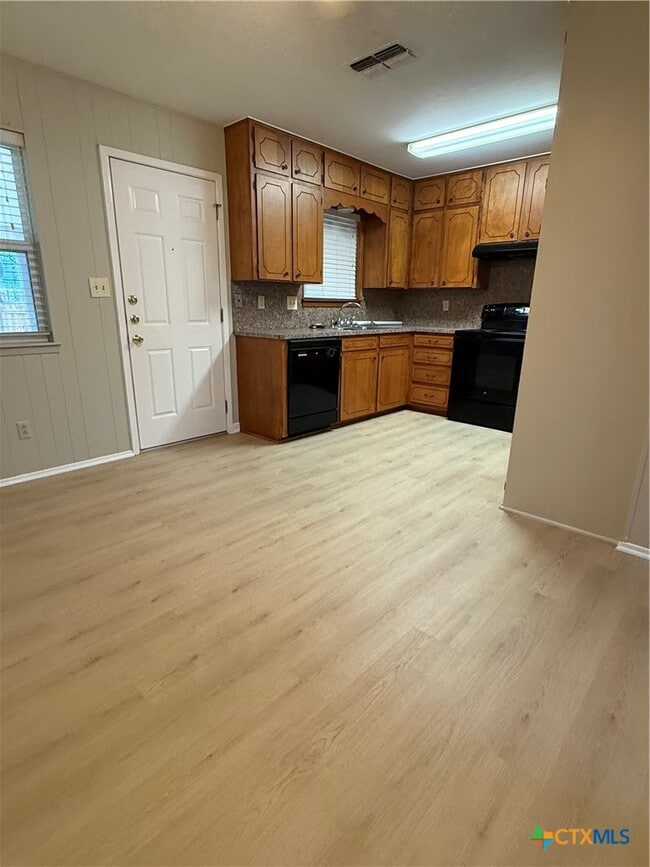 Building Photo - 482 Kerlick Ln