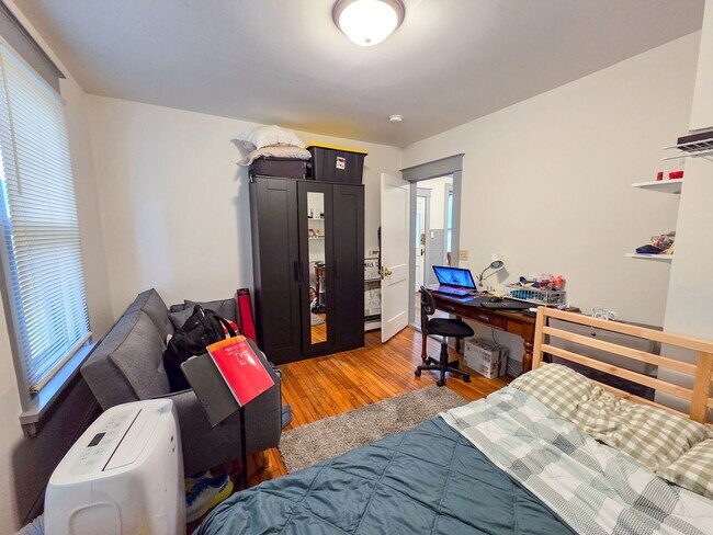 Building Photo - 1113 Drake St