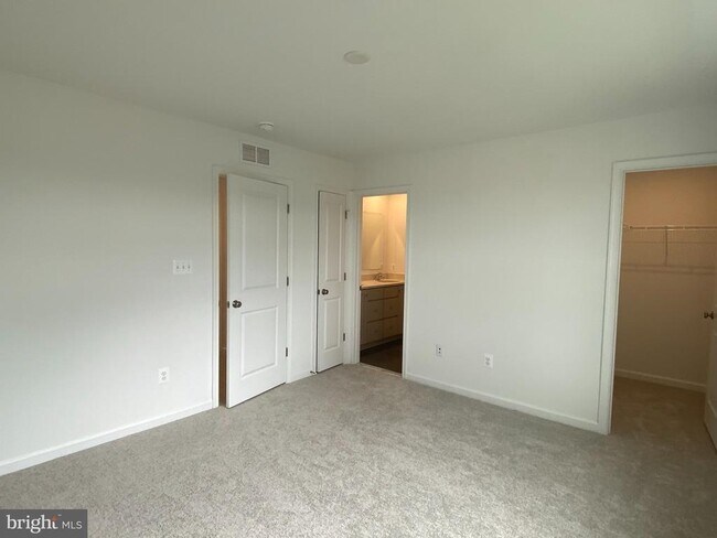 Building Photo - 415 Aragon Dr