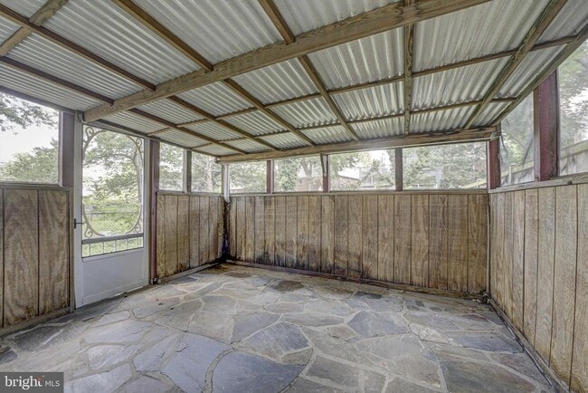Building Photo - 5813 Fifer Dr