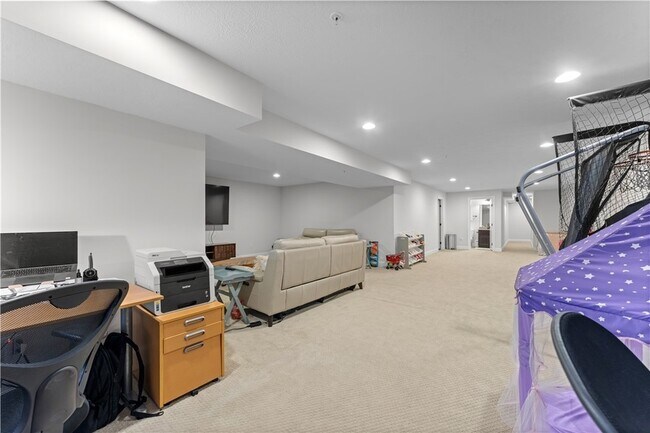 Building Photo - 433 Fairmont Dr